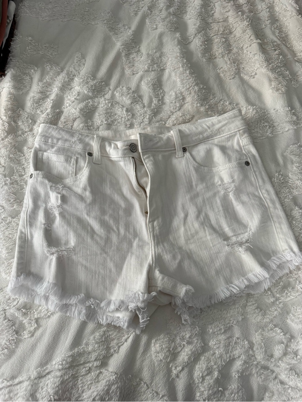 eunina White High-Waist Distressed Denim Shorts